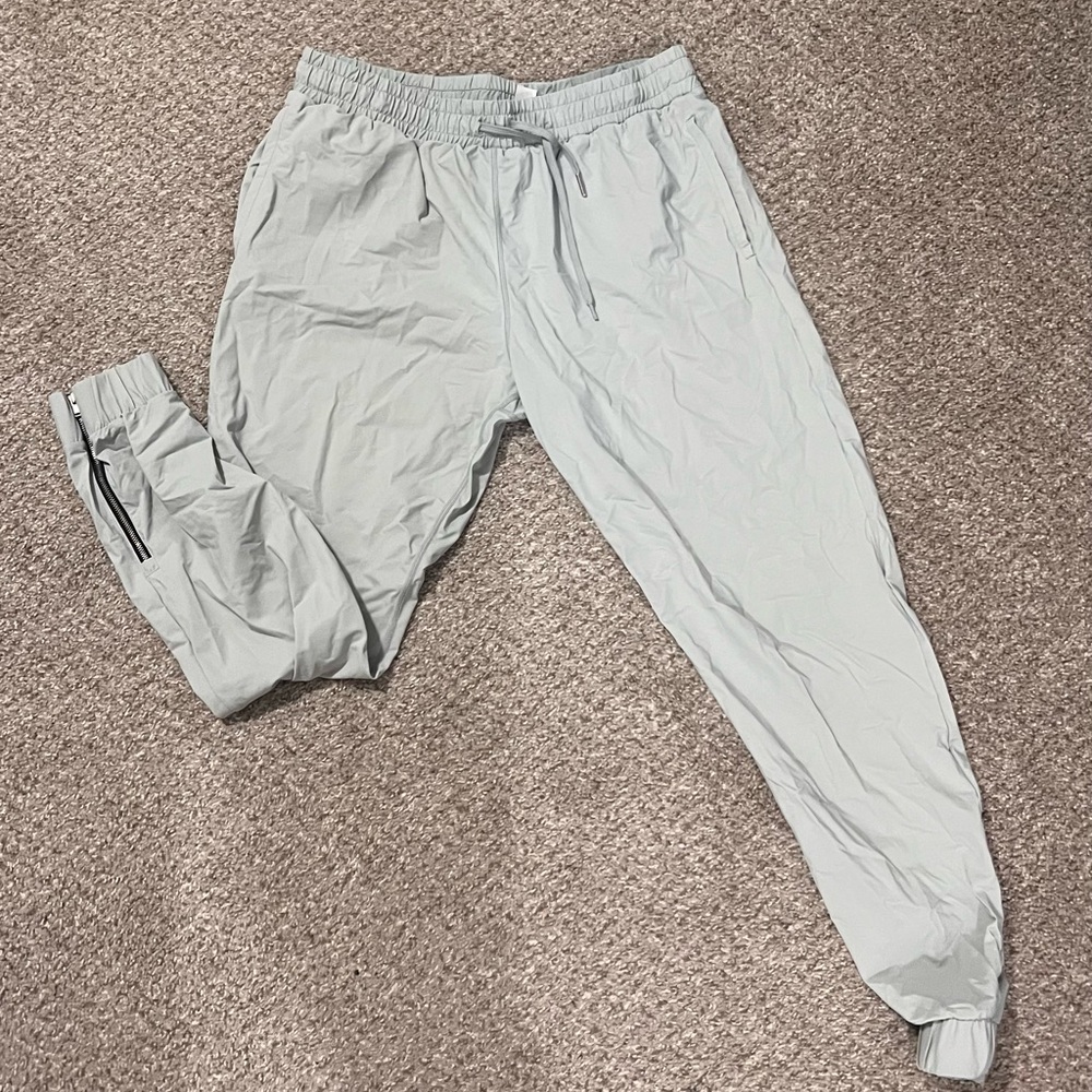 Zyia Joggers size large. Zippers on side.